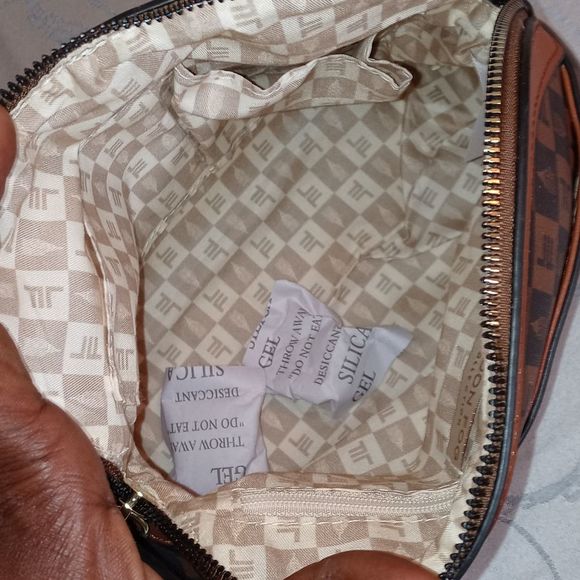 London Fog cosmetic bag - Picture 5 of 6